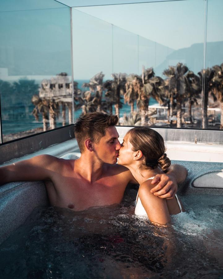 Koninklijke Villa aan Zee met Privézwembad en Hot Tub